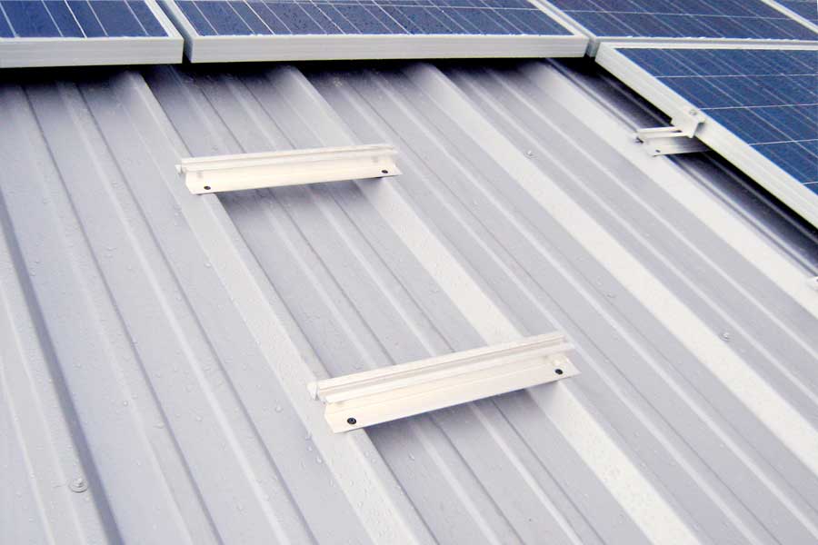 Klemme zur Befestigung auf Blechdächern mit Stehfalz - BOGA Solar GmbH